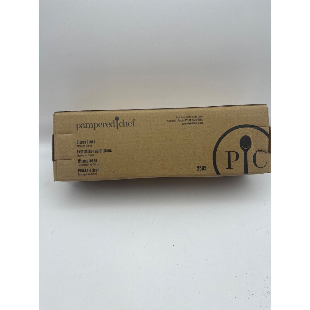 Pampered Chef Citrus Press #2595 Lemon Lime Juicer White NEW in Box